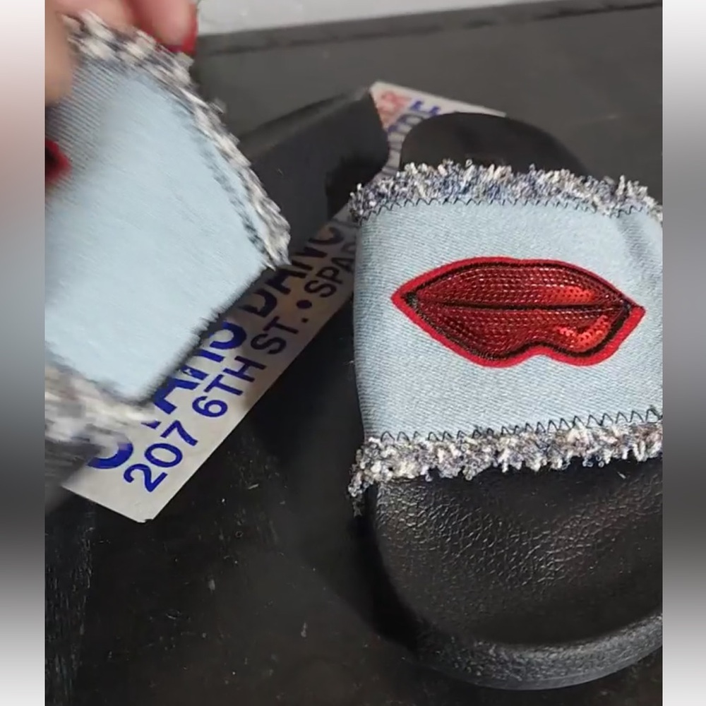 Yoki Blue Denim Frayed Slide Sandal Chic Whimsical Red Sequin Lip Design NWT S-9 - Picture 8 of 16